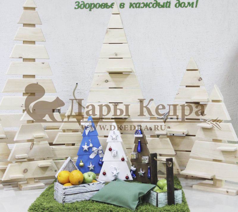 Новогодняя деревянная ёлка с полочками